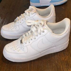 Men’s Nike sz 9, like new only worn 2-3 times!